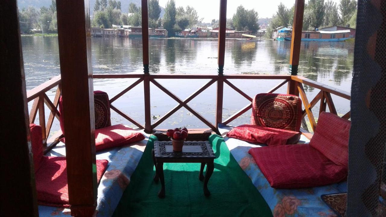 Bed and Breakfast Houseboat Dunhill Срінагар Екстер'єр фото