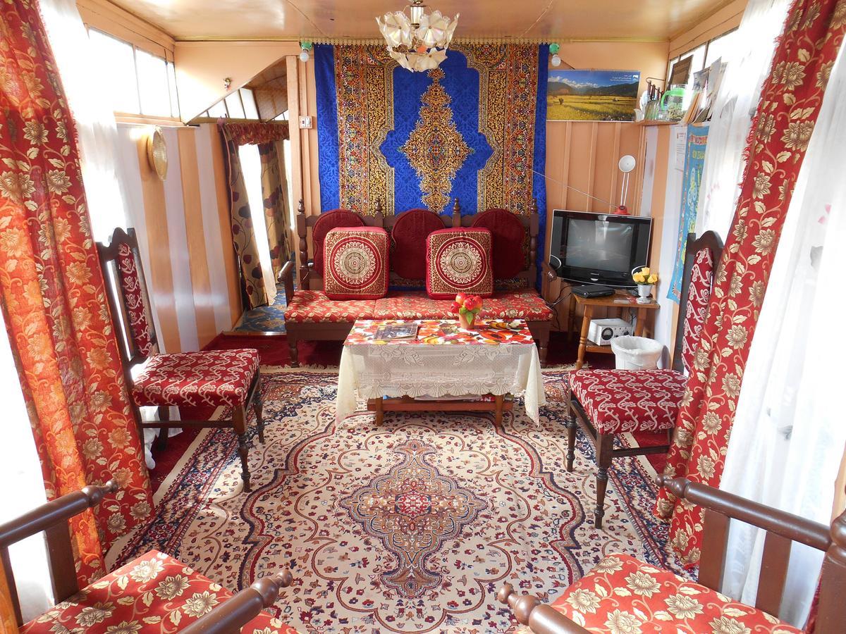 Bed and Breakfast Houseboat Dunhill Срінагар Екстер'єр фото