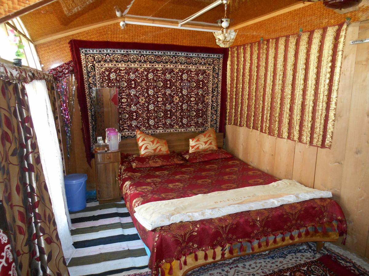 Bed and Breakfast Houseboat Dunhill Срінагар Екстер'єр фото