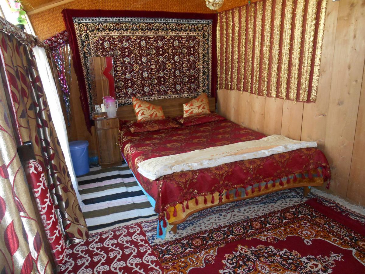 Bed and Breakfast Houseboat Dunhill Срінагар Екстер'єр фото